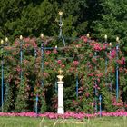 Cottbus, Branitzer Park: Die Rosenlaube mit der Büste der Schauspielerin Henriette Sonntag