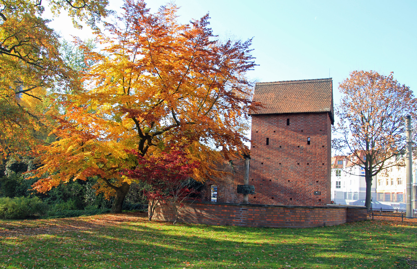 Cottbus: Das Sandower Tor im Herbst