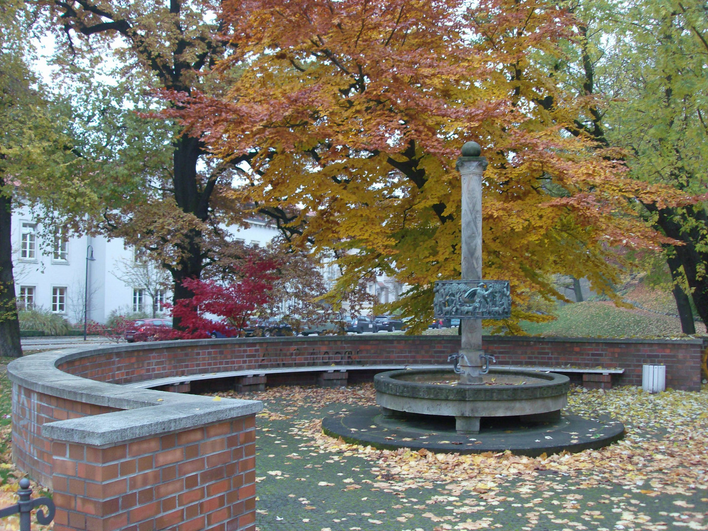 Cottbus: Der Tuchmacherbrunnen im Nebel