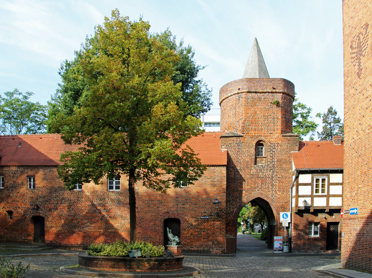 Cottbus: Die Lindenpforte mit dem Postkutscherdenkmal