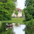 Cottbus: Gondel auf dem Schilfsee des Branitzer Parkes