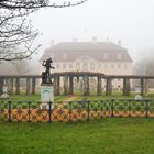 Cottbus: Schloss Branitz im Herbstnebel