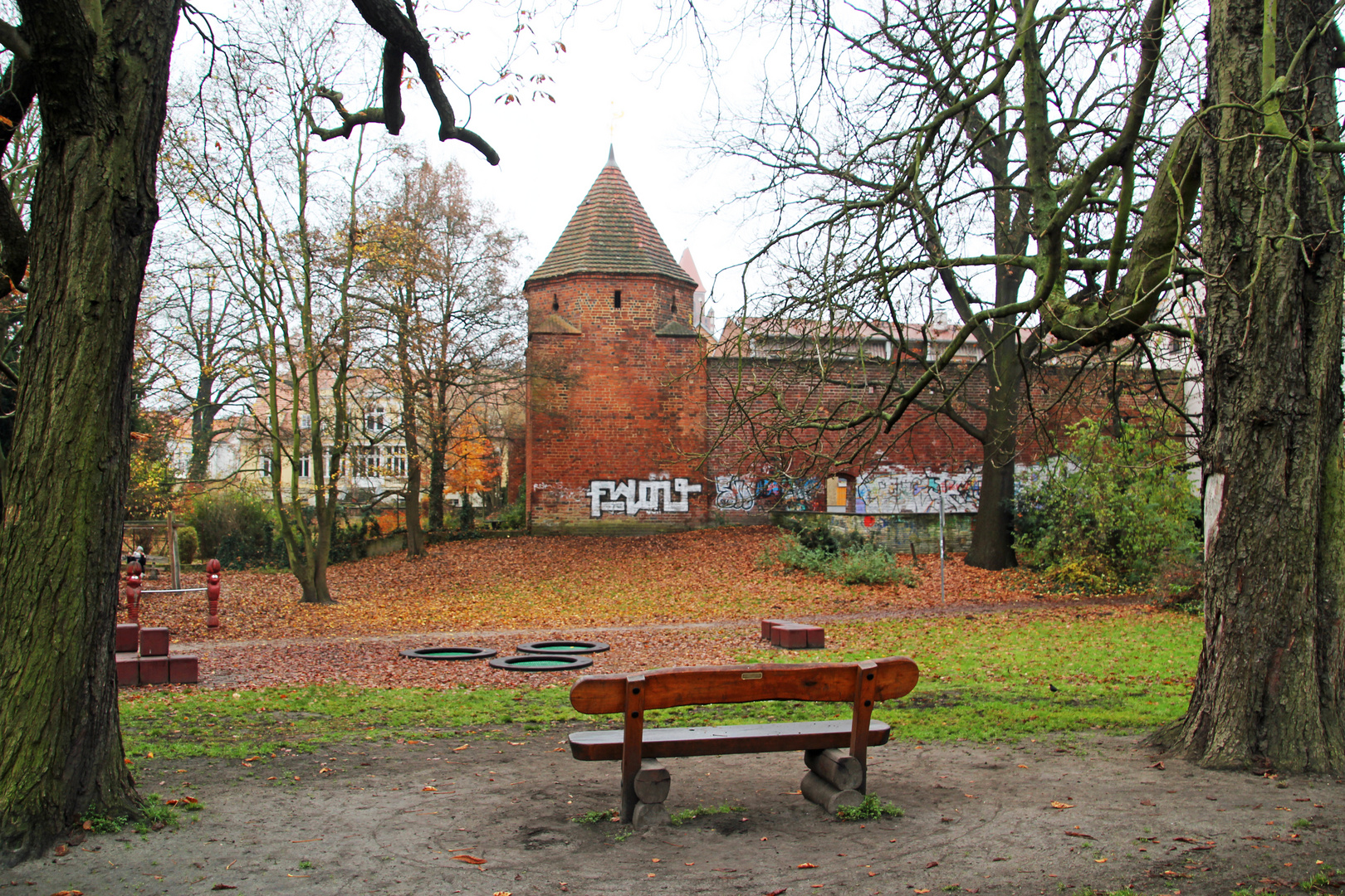 Cottbus: Stadtmauer mit Münzturm.