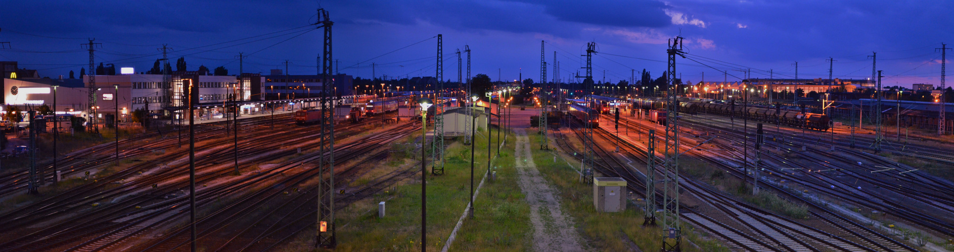 cottbuser bahnhof bei nacht