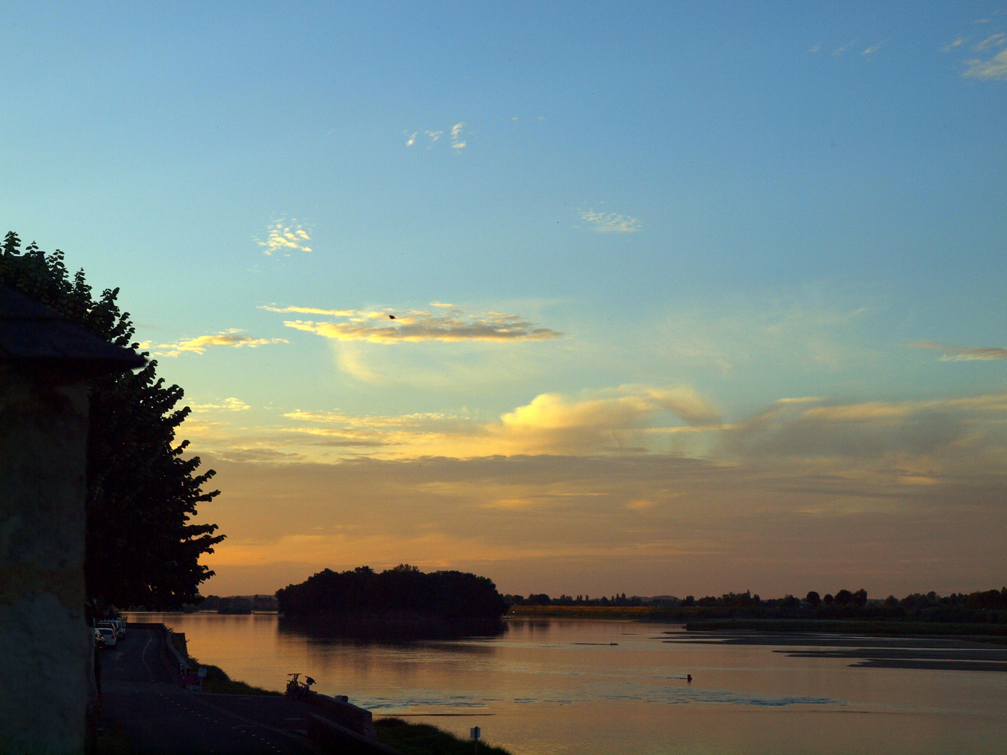 Couchant sur la Loire angevine