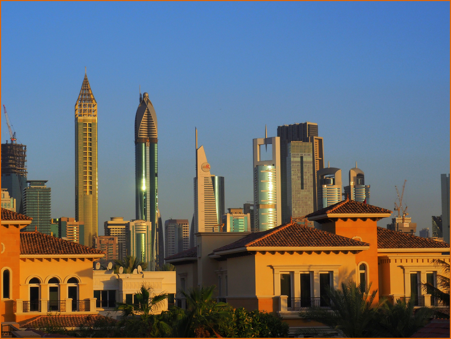 Couchant sur le skyline de Dubaï
