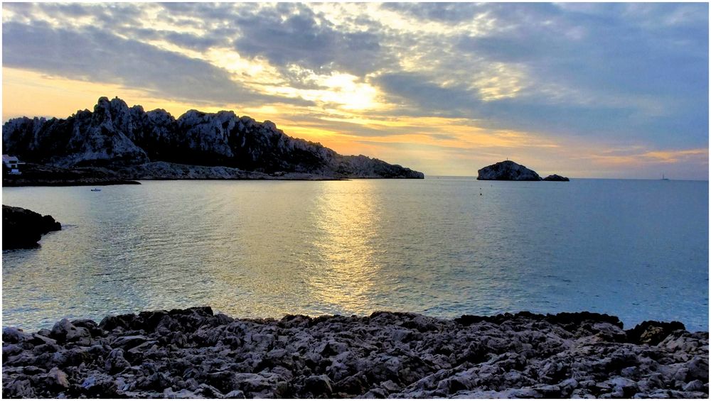 Couchant sur les îles