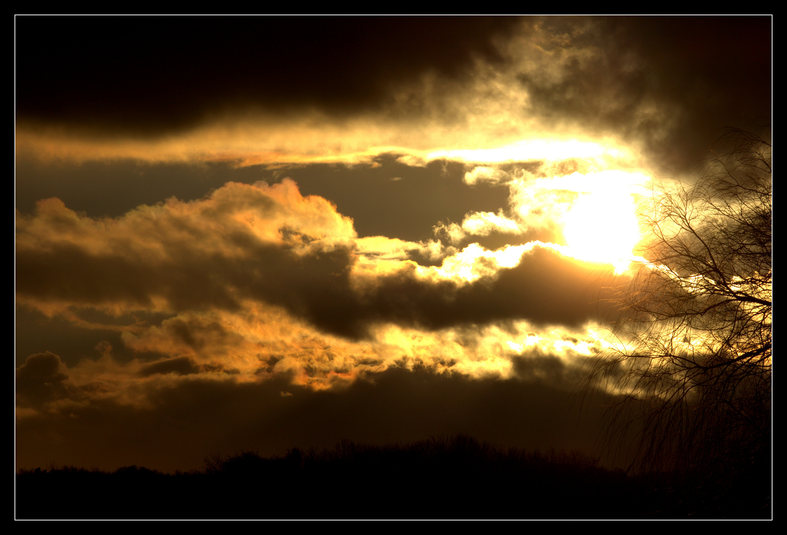 Couché de soleil bien nuageux