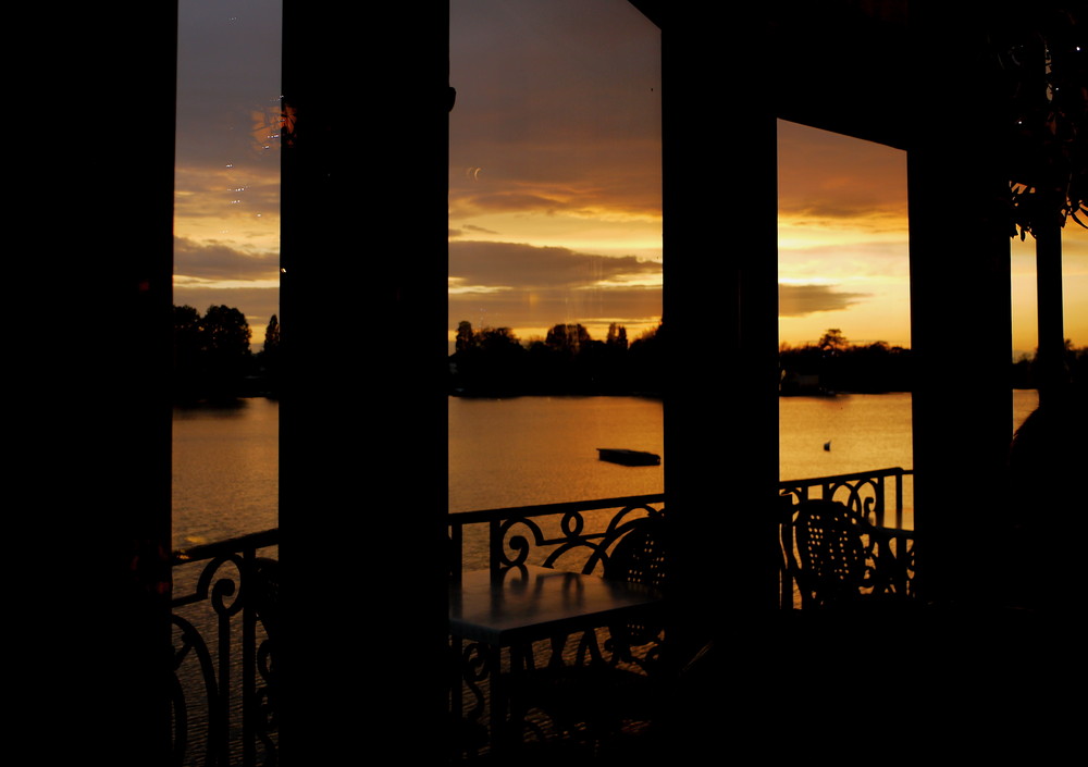 Couché de soleil sur le lac d'Enghien.