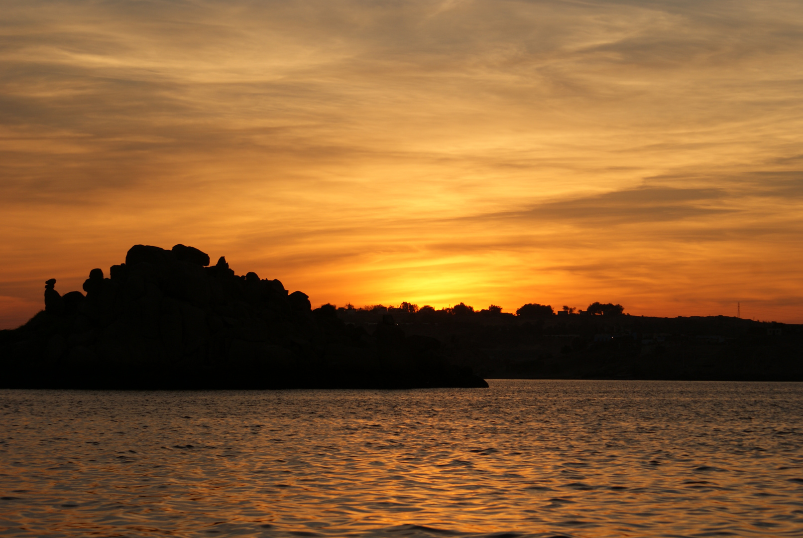 Couché de soleil sur le temple de Philae