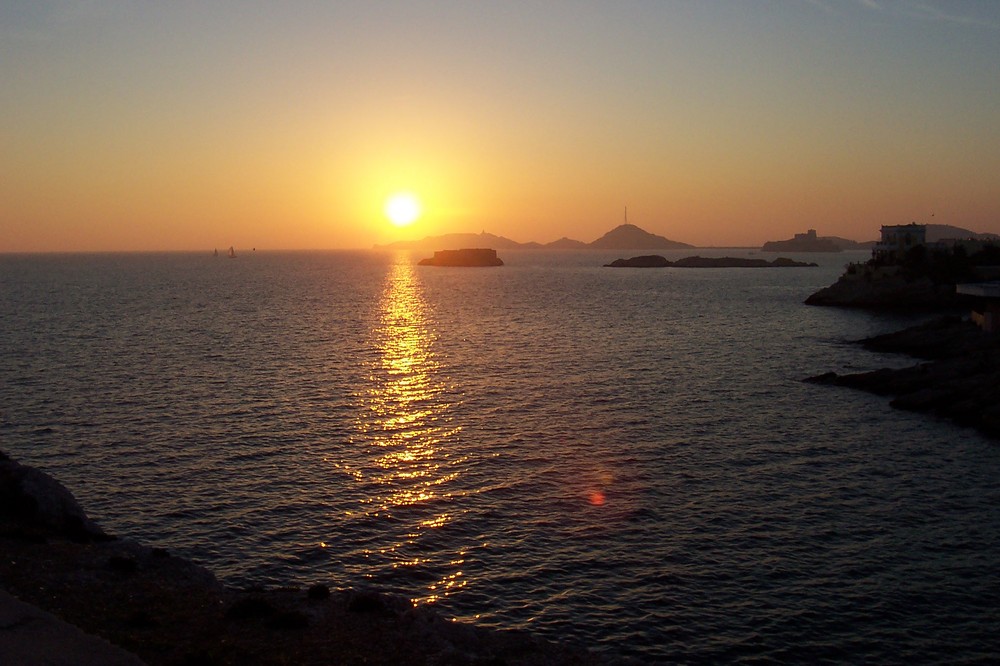 Couché De Soleil Sur Les îles Du Frioul Marseille Photo Et