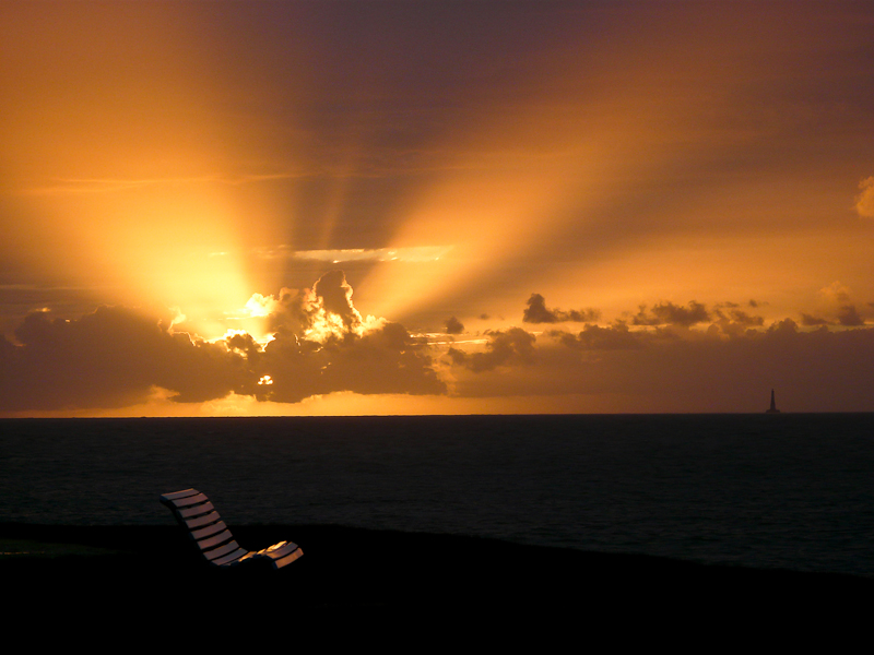 Couché sur un banc