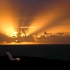 Couché sur un banc