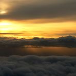 Coucher de soleil au dessus de la mer de nuages ( 2 )au dessus de la mer Méditerranée