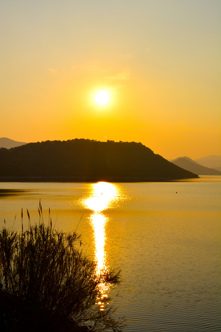 Coucher de soleil au Lac du Salagou