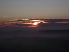 COUCHER DE SOLEIL DANS LE BROUILLARD