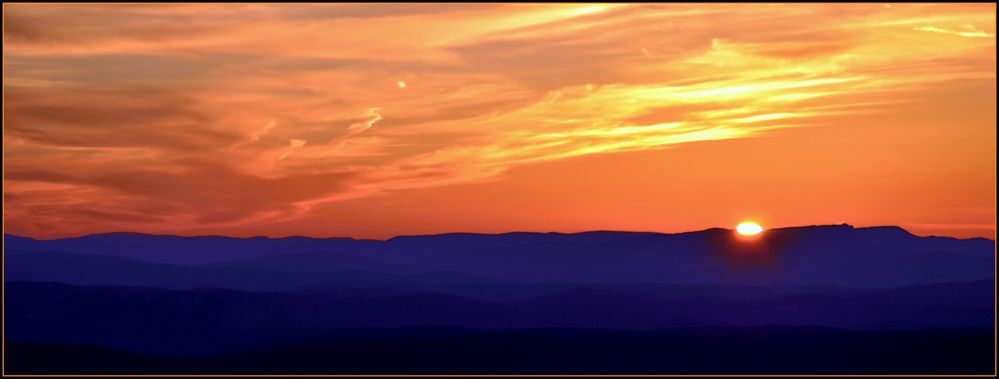 Coucher de soleil derrière les collines varoises 3e