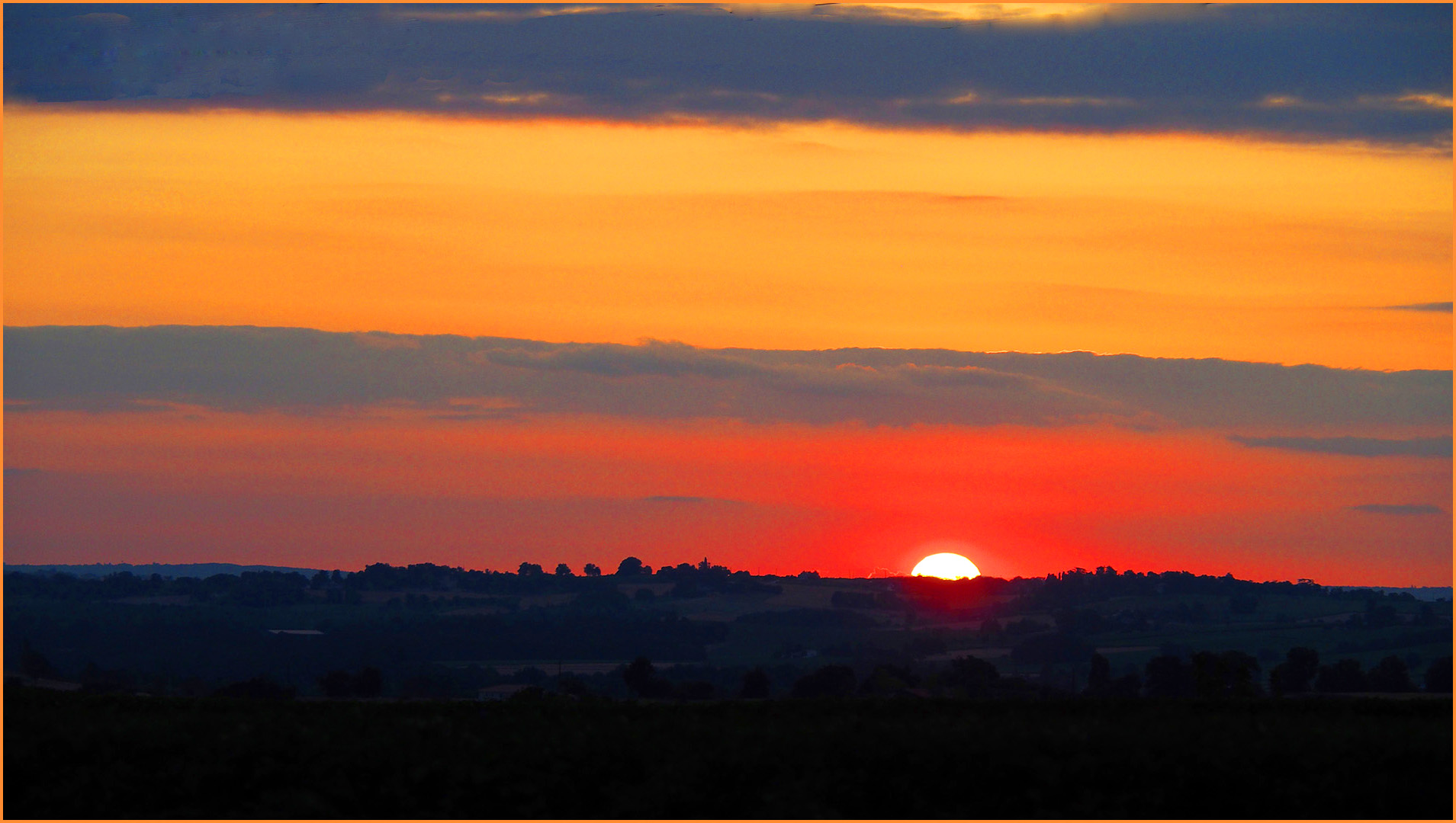 Coucher de soleil devant chez moi…