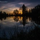 coucher de soleil en amoureux  avec reflet sur l'étang