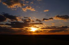 Coucher de soleil en mars au-dessus de Condom