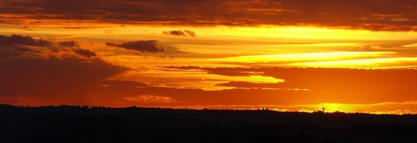 Coucher de soleil jaune-orangé