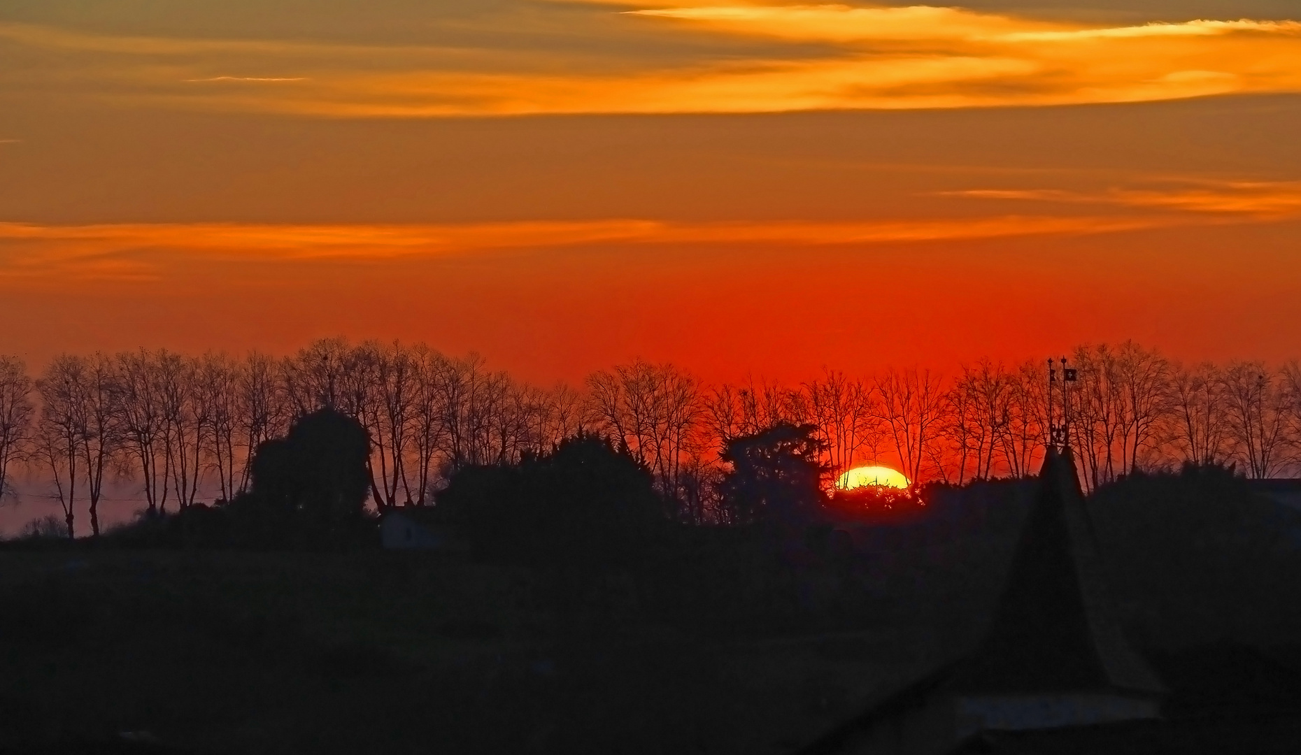 Coucher de soleil près du Château de Mons à Caussens