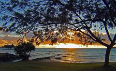 Coucher de soleil sur Anse Vata - Nouméa - Sonnenuntergang an der Anse Vata Bucht.