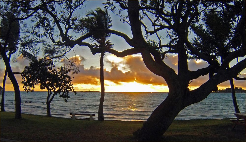 Coucher de soleil sur Anse Vata - Sonnenuntergang an der Anse Vata Bucht