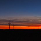 Coucher de soleil sur éoliennes