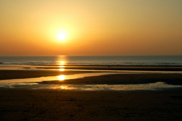 coucher de soleil sur la "digue de WIMEREUX "