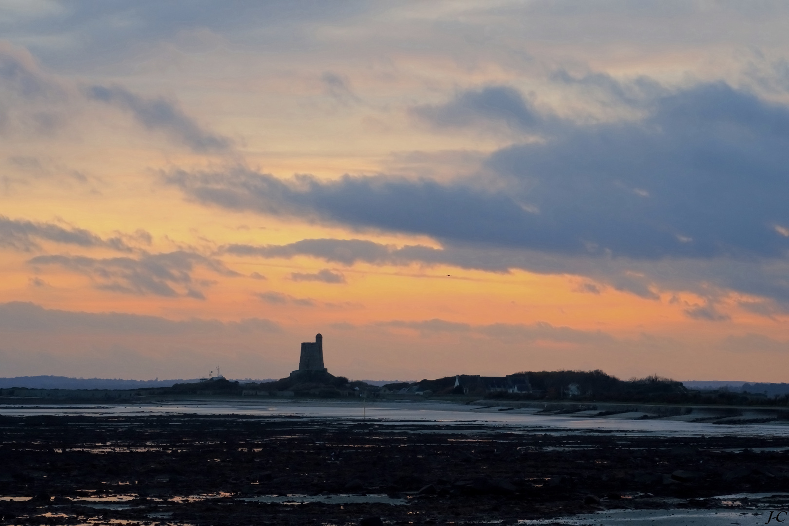 " Coucher de soleil sur la Hougue "