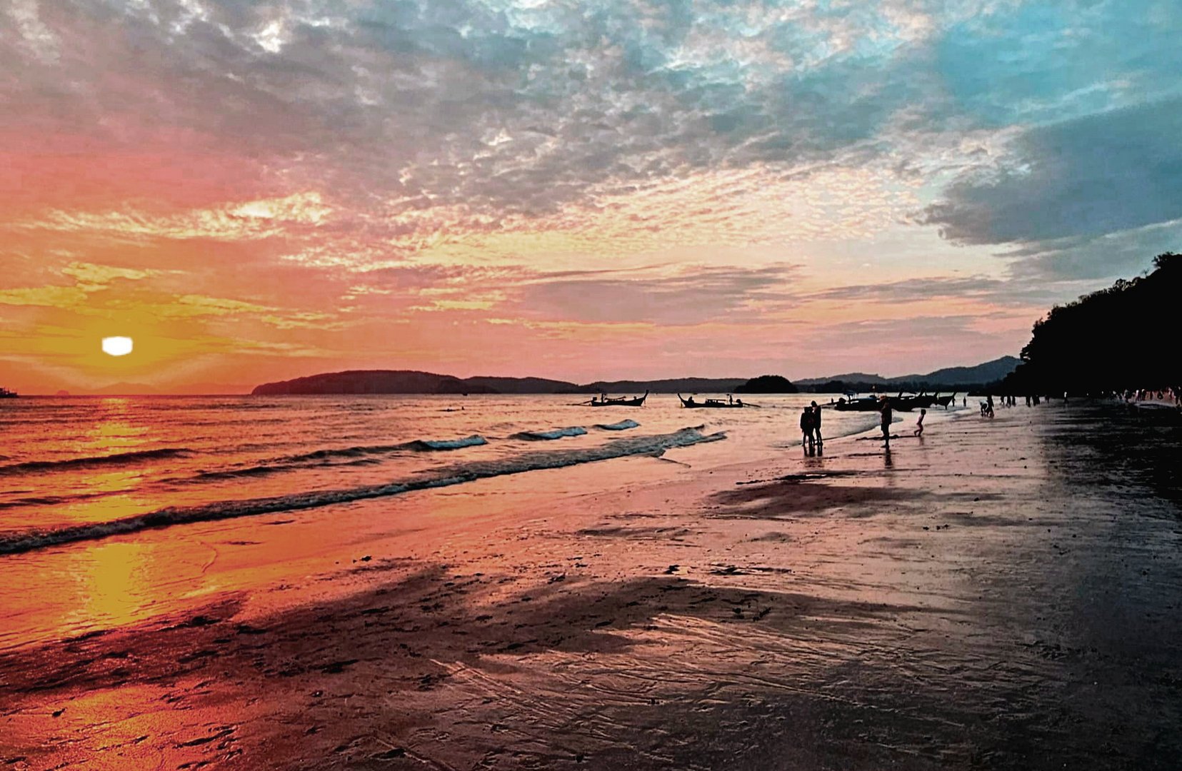 Coucher de soleil sur la plage d'Ao Nang