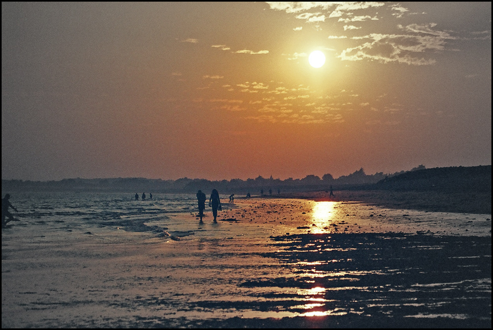 Coucher de soleil sur la plage de Penvins MORBIHAN