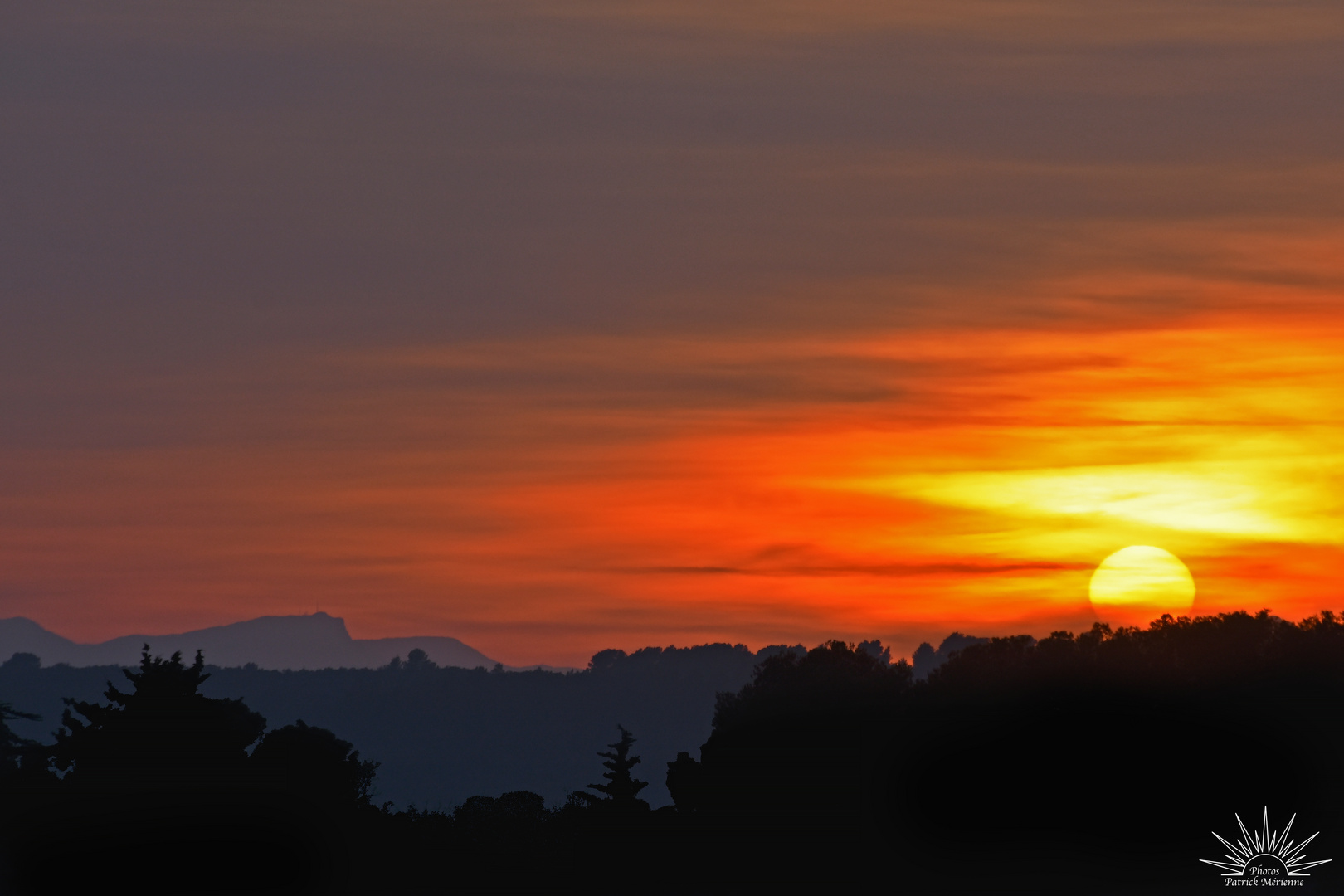  Coucher de soleil sur la Sainte-Baume (Var. 83)