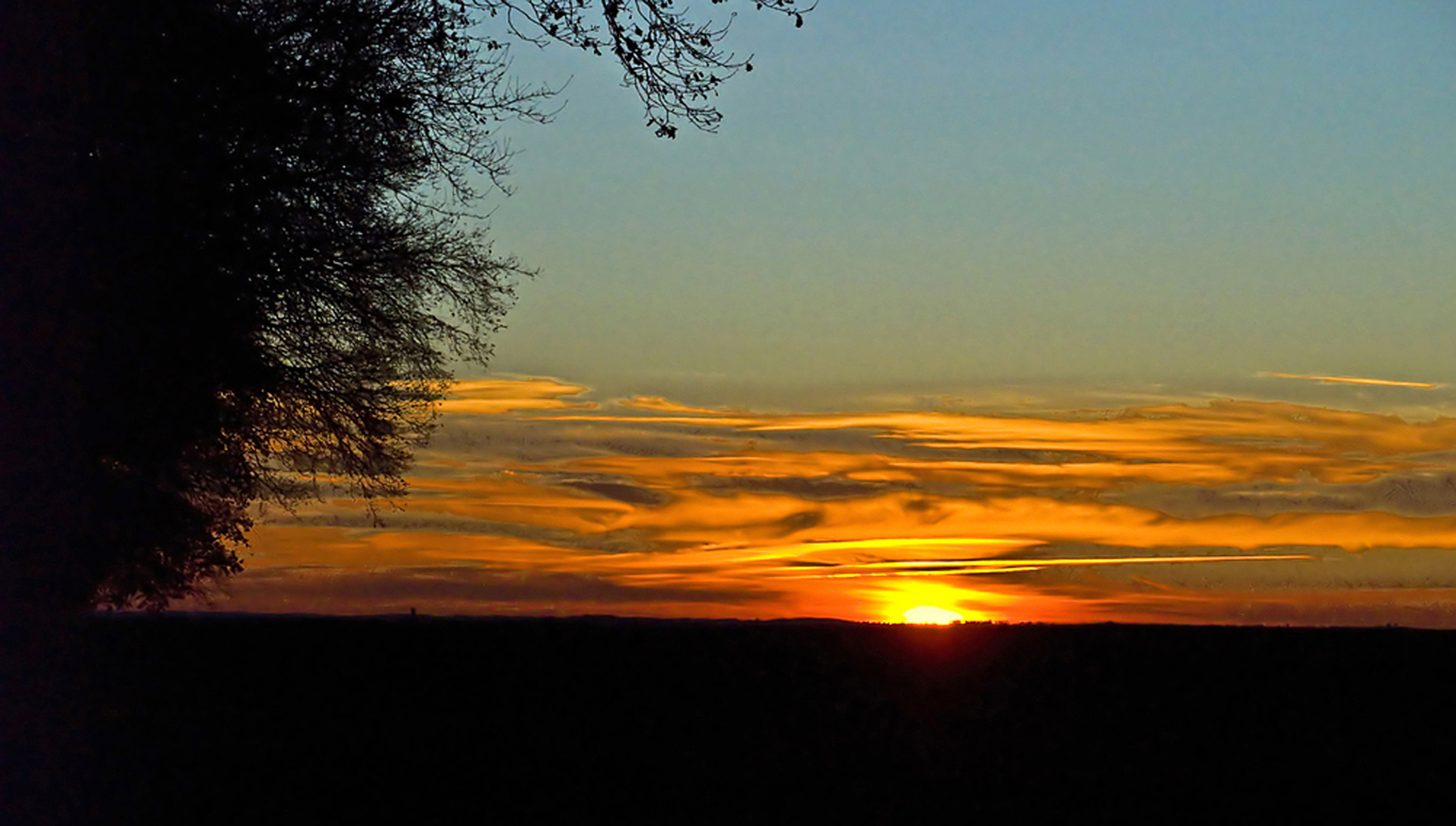 Coucher de soleil sur la vallée de la Baïse  --  Caussens (Gers) 