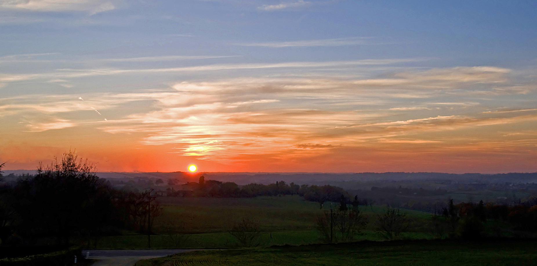 Coucher de soleil sur la vallée de la Baïse   --   Sonnenuntergang über das Baïse-Tal