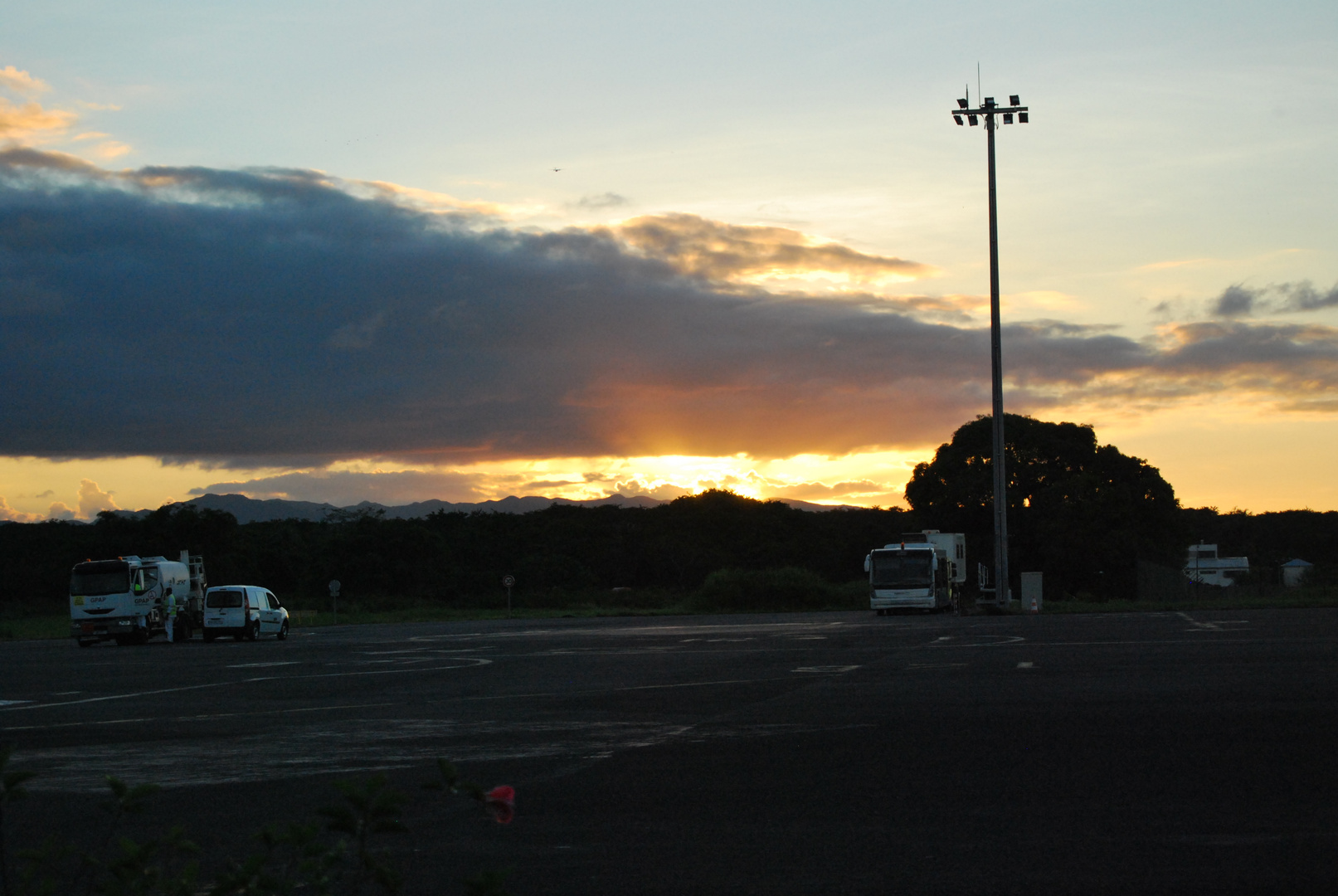 COucher de soleil sur laéroport de Guadeloupe