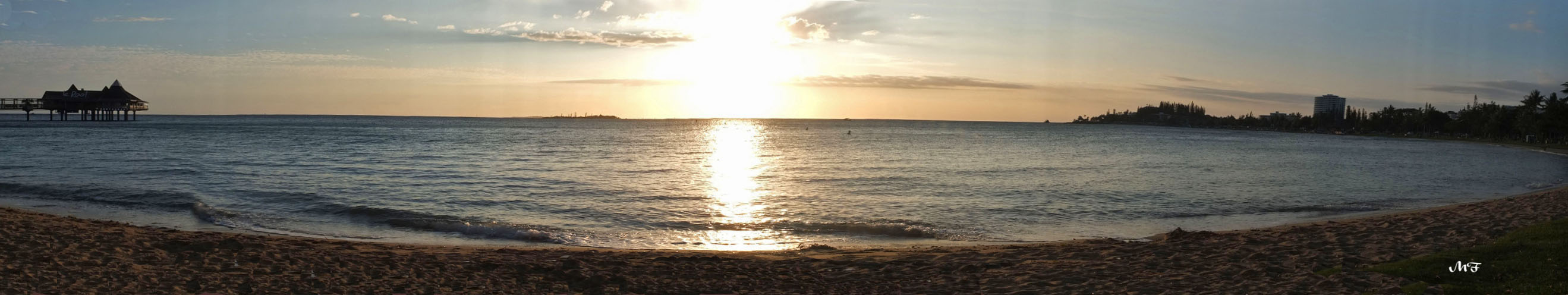 Coucher de soleil sur L'anse Vata à Nouméa