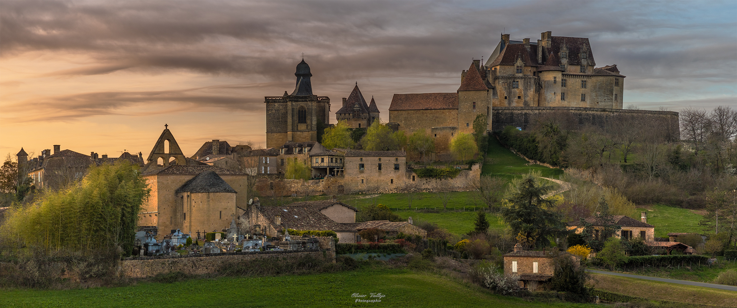 Coucher de Soleil sur le Château de Biron