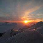 coucher de soleil sur le continent Antarctique