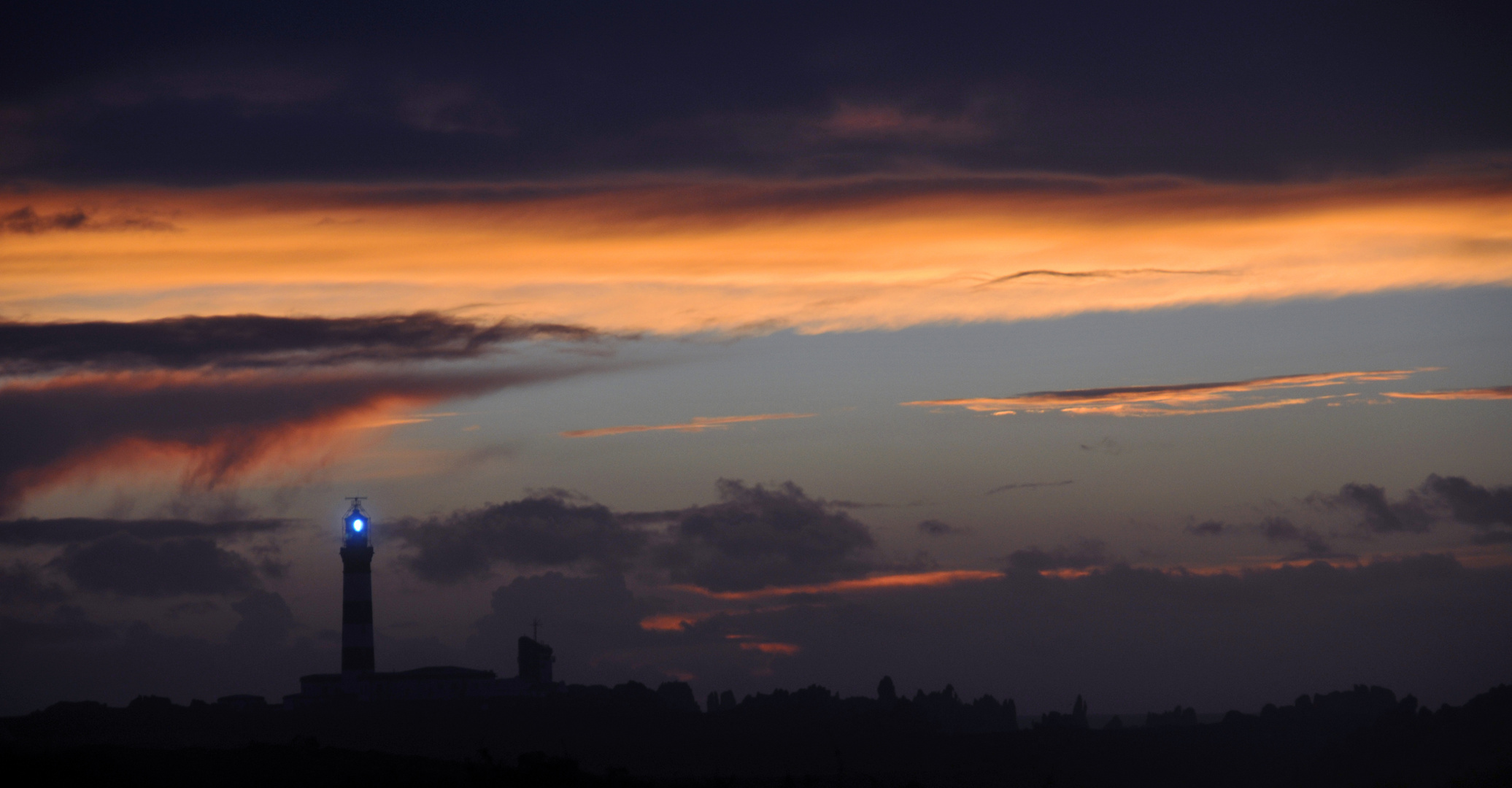 Coucher de soleil sur le Créac'h - Ouessant