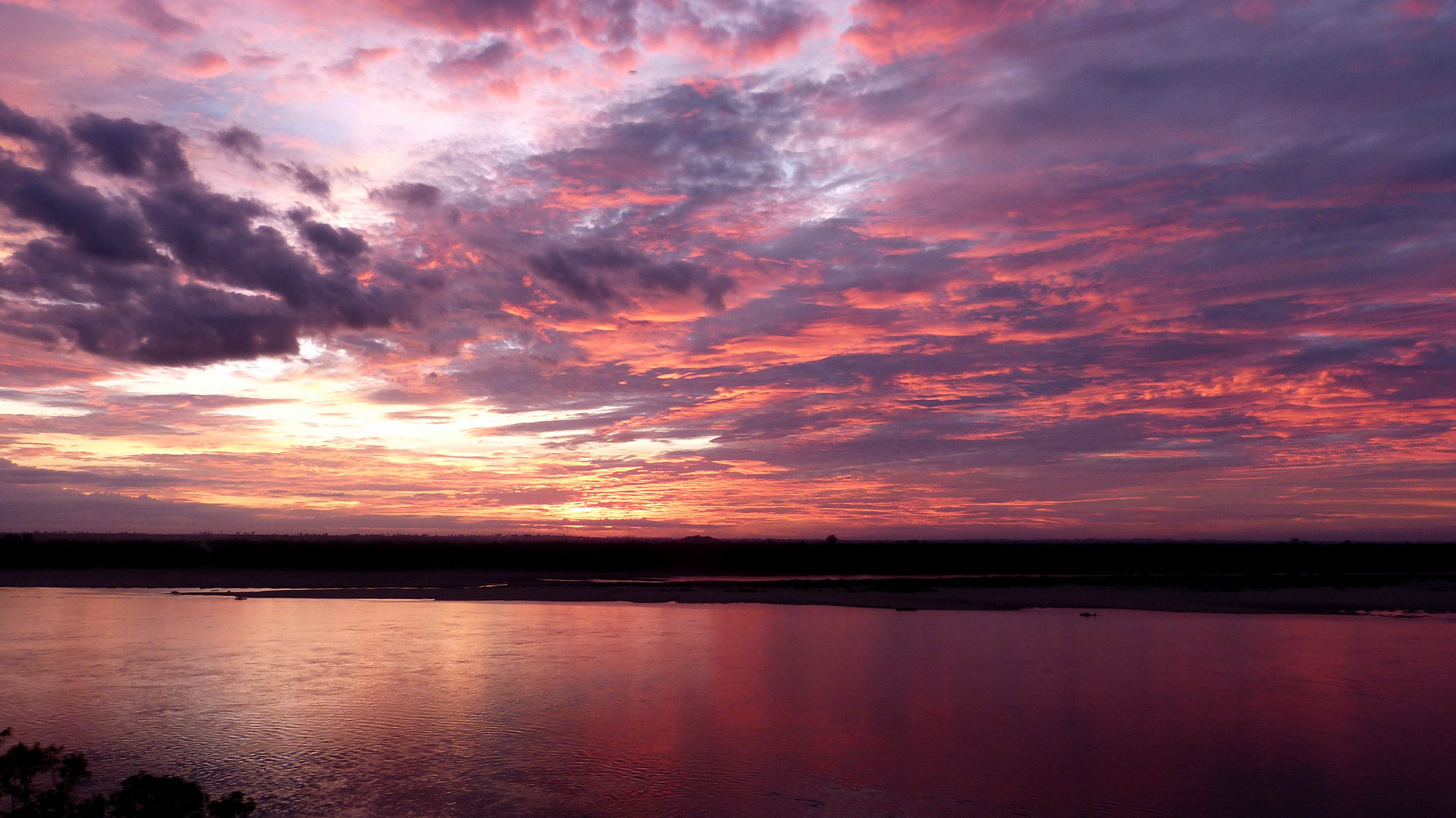 Coucher de soleil sur le Mekong au Cambodge