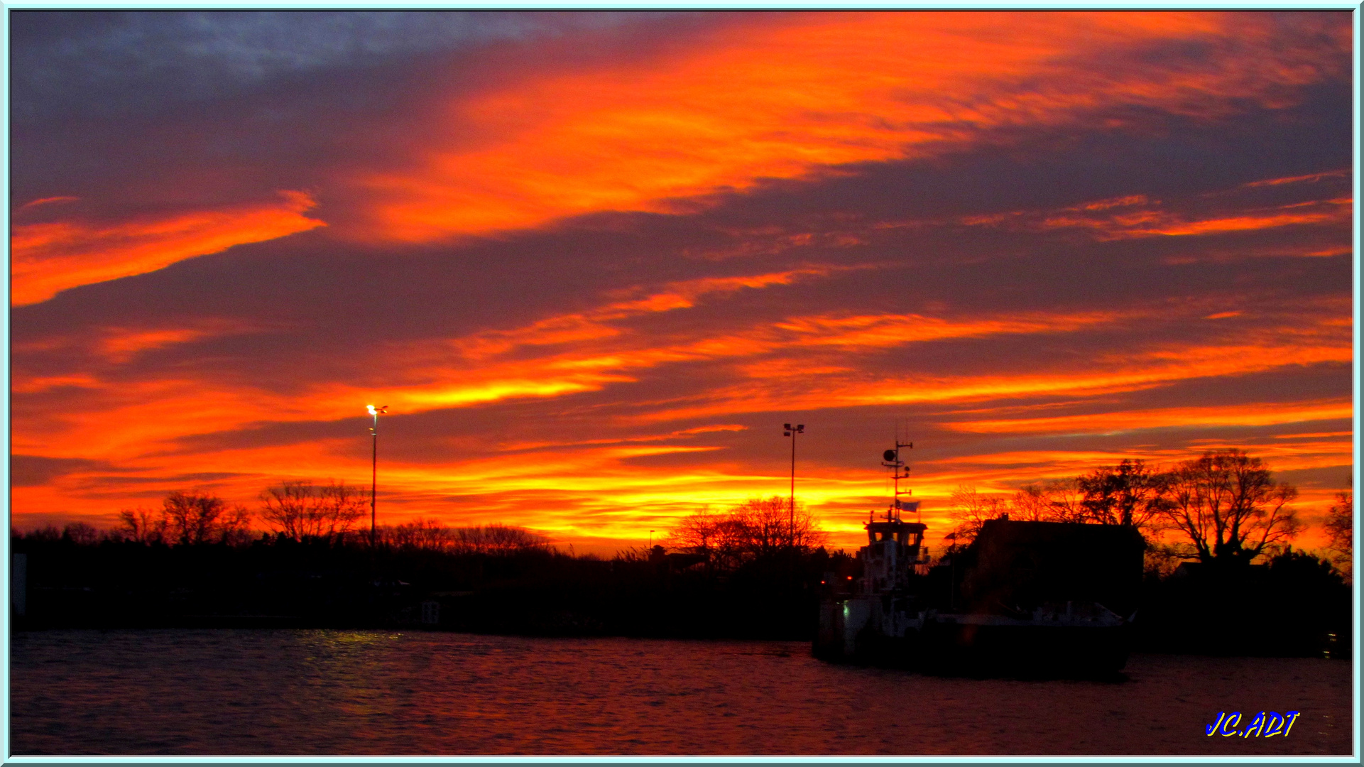 Coucher de soleil sur le Rhône