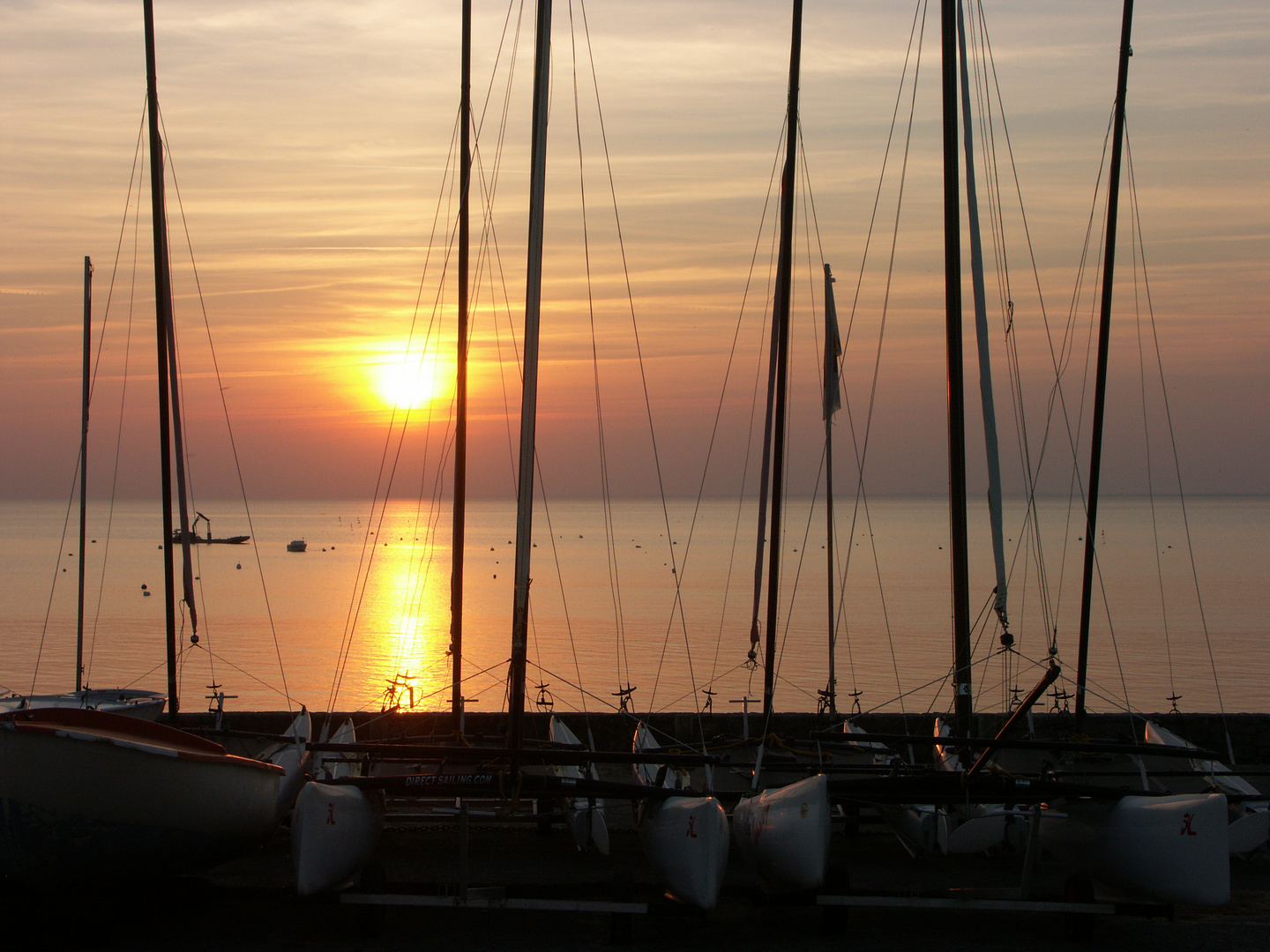 Coucher de soleil sur l'école de voile à Pénestin