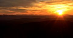 Coucher de soleil sur les collines de Provence