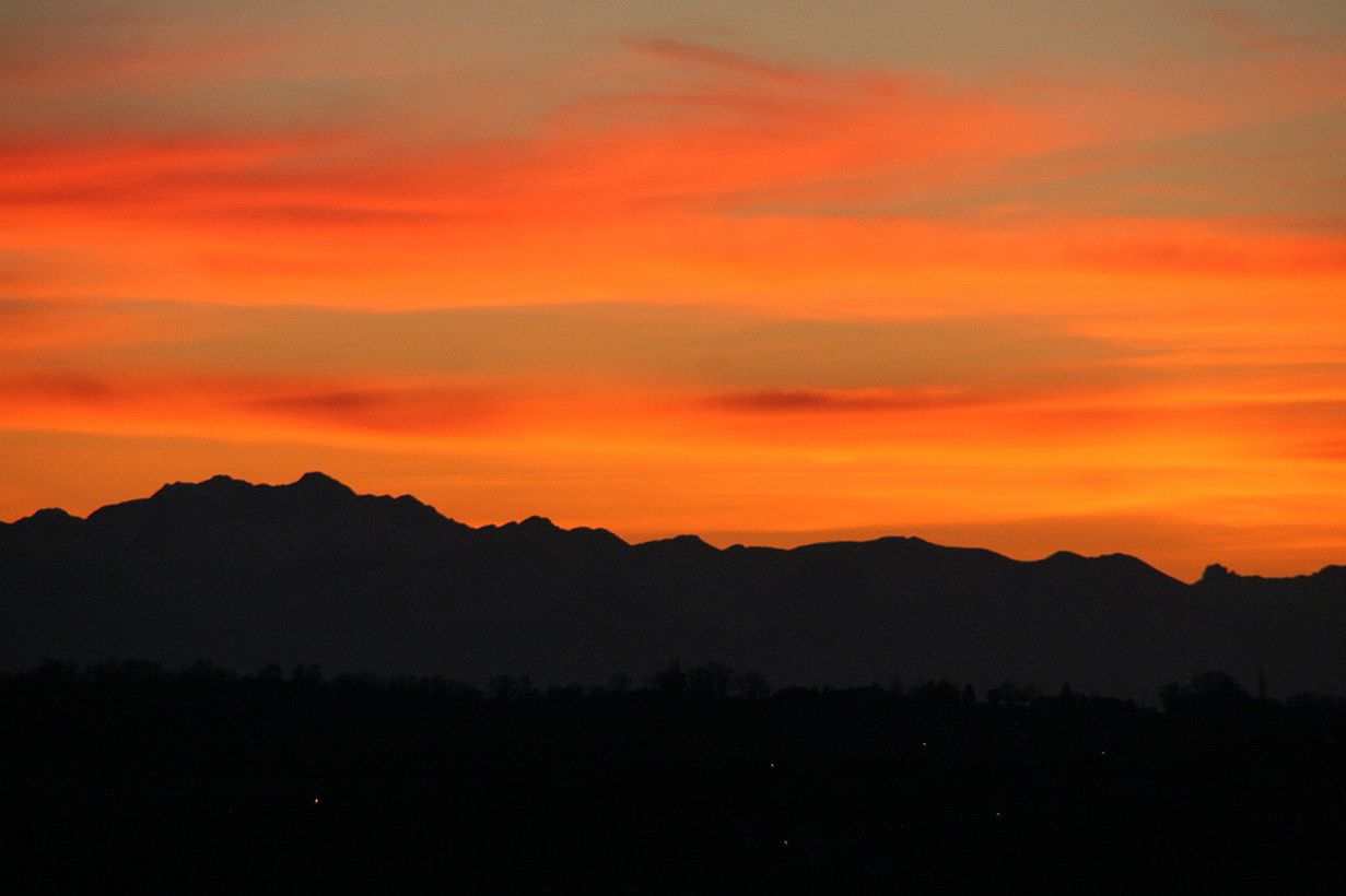 Coucher de soleil sur les Pyrénées en Bigorre