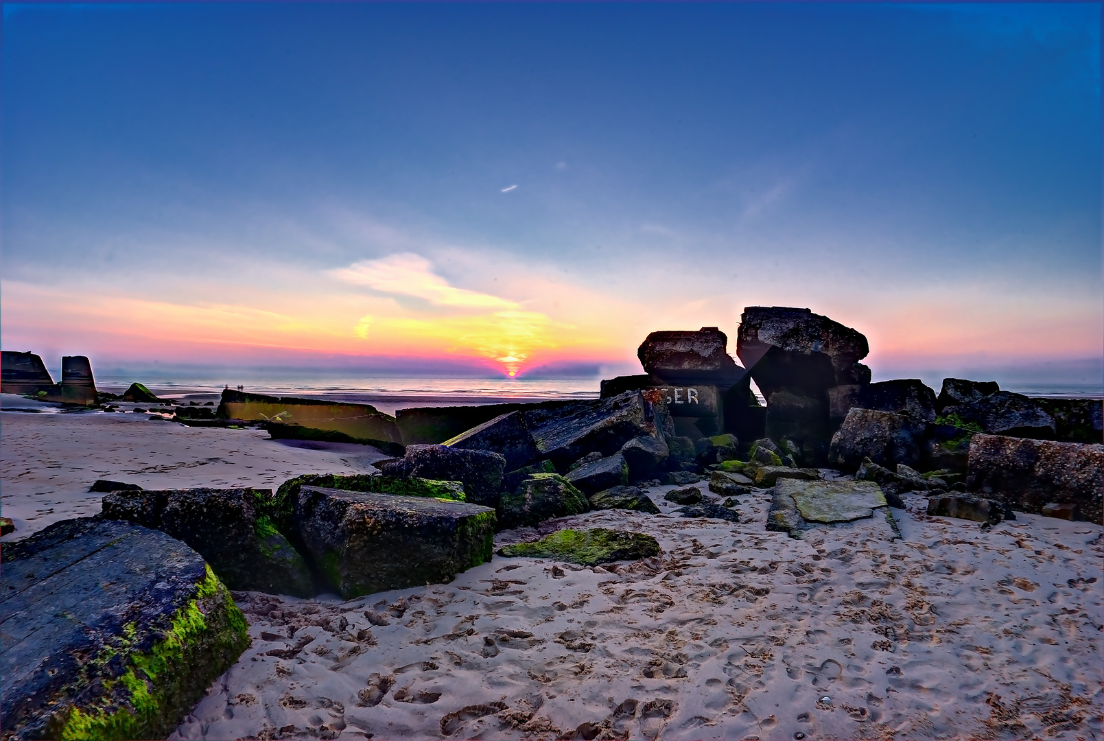 Coucher de soleil sur les vestiges de la 2nde guerre mondiale 2