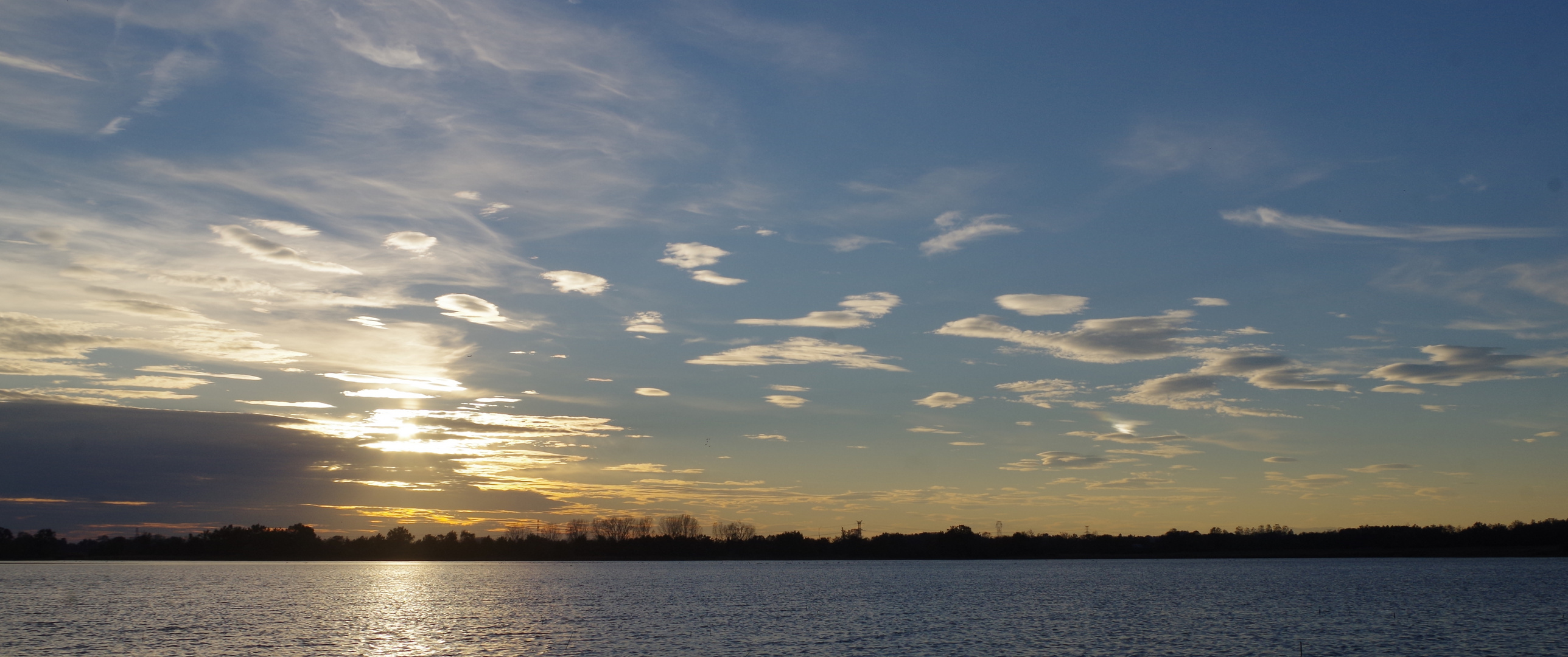 coucher de soleil sur l'étang du grand Glareins avec sa parhélie