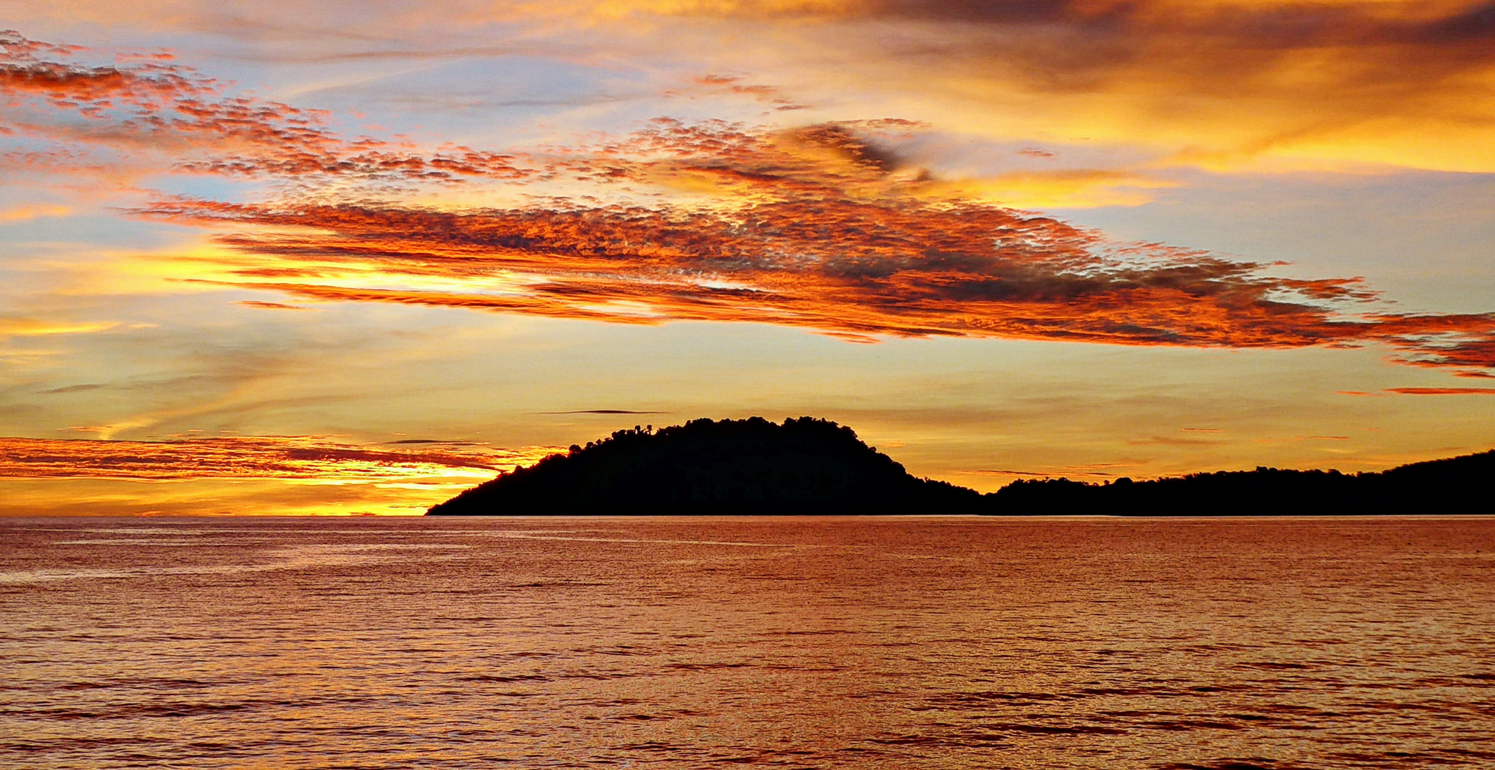 coucher de soleil sur l'île de Sakatia