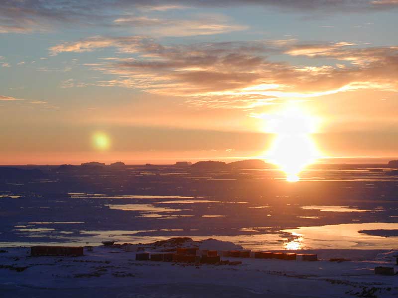 coucher de soleil sur l'ocean antarctique